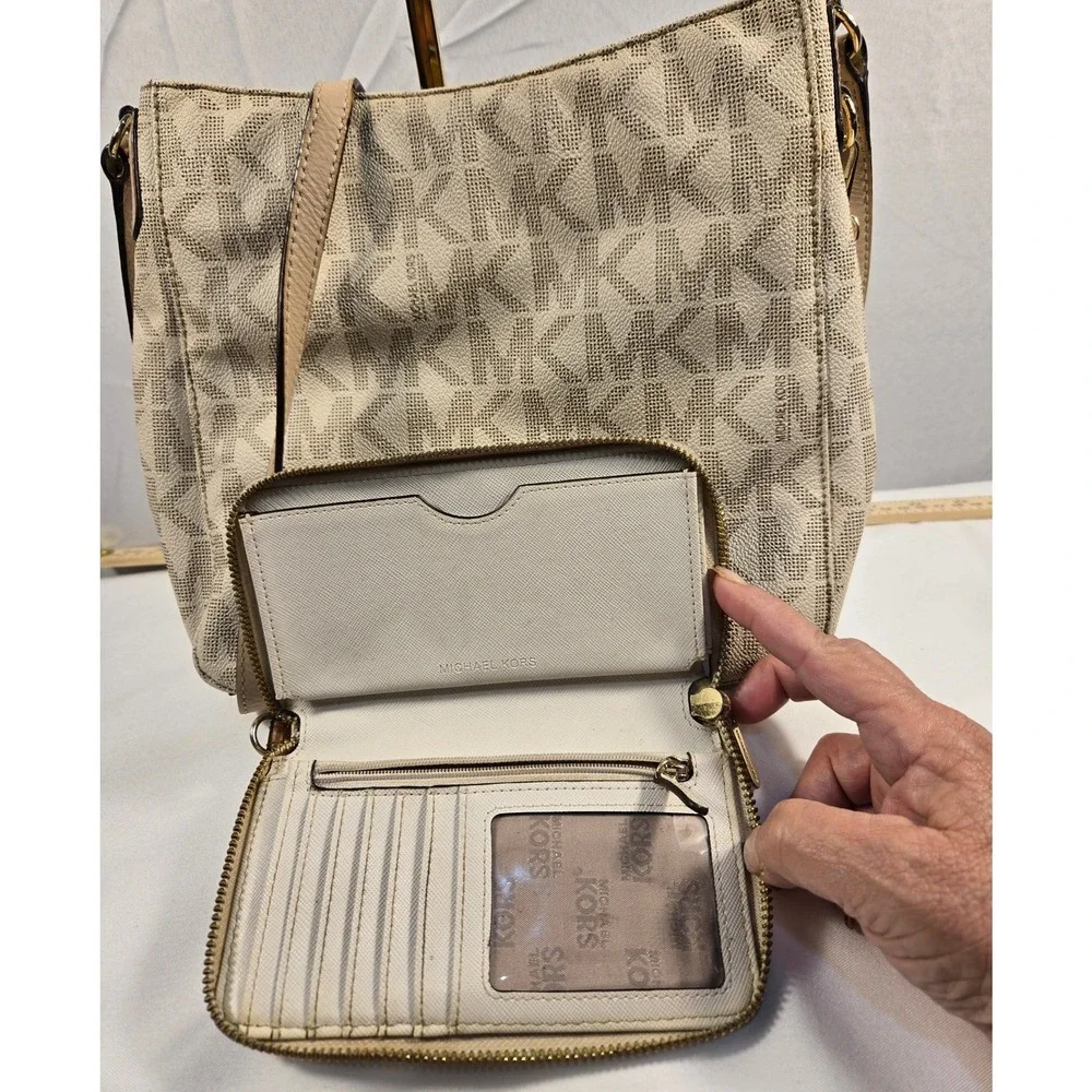 Vtg. Michael Kors Vanilla Signature Logo Crossbody Bag & Zip Wallet Set NS-1501